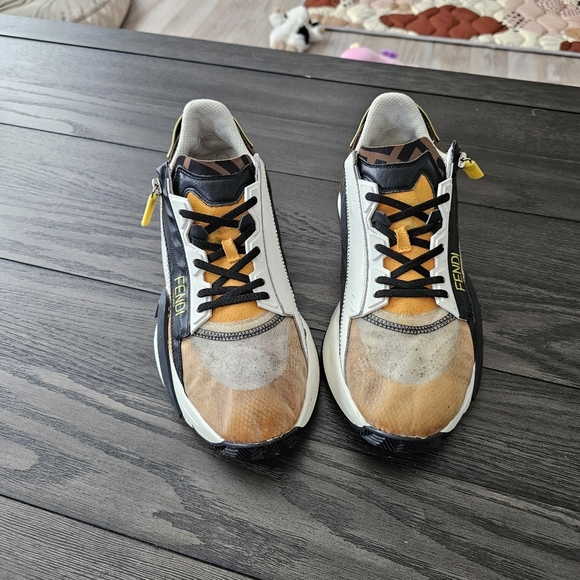 Fendi Flow Sneakers - Picture 4 of 12
